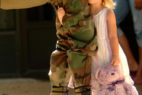 Солдаты на войне могут не только убивать (21 фото)