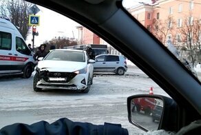 За такой разворот нужно лишать водительских прав пожизненно: ДТП в Мурманске попало на видео