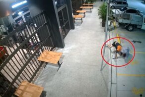 Австралийская бабуля отбила свою сумку у грабителя и сделала ему больно