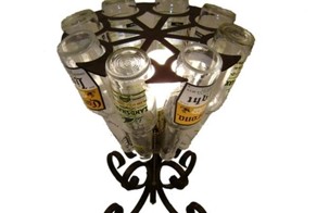 Люстры из пивных бутылок (8 фото)