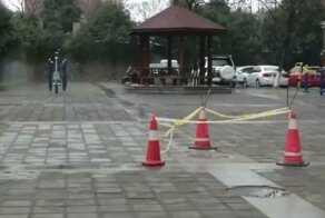 Канализационный люк наказал любителя петард