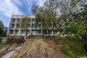 Заросший пионерский лагерь в Крыму