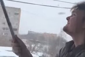 Уборка снега с крыши пошла не по плану