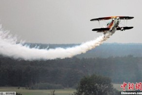 На авиашоу в Польше произошла страшная авария (9 фото)