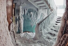 "Леденящие душу подъезды": фотопроект заброшенных жилищ Воркуты