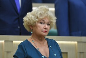 "Мама, разберитесь с дочерью!": в Сети недоумевают из-за слов Нарусовой о людях "бомжового вида"