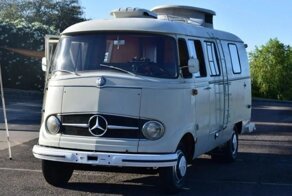 Кухня, спальня и санузел: старый Mercedes-Benz превратили в уютный автодом