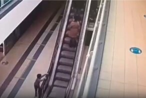 Не уследили: мальчик получил множественные травмы после падения с эскалатора в Москве