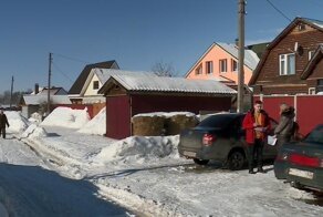 За оставленные автомобили возле дома жители Рязанского района получили уведомления о штрафе