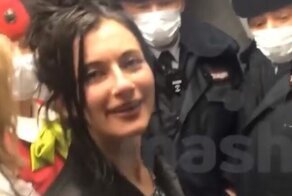Пассажирка обматерила стюардессу и задержала вылет самолета