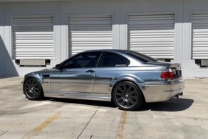 Спортивный BMW M3 покрыли хромированной краской и он выглядит впечатляюще