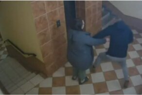 Буйный вандал в калининградском подъезде