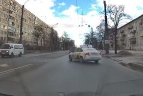 Резкий автомобилист попал в ДТП и теперь нуждается в помощи автоюристов