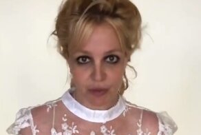 Бритни Спирс снова напугала фанатов своим внешним видом