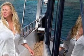 Анна Семенович продемонстрировала "стройную" фигуру, забыв отфотошопить отражение