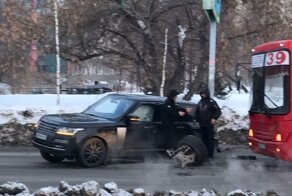 Авария дня. У внедорожника оторвало колесо в Новосибирске