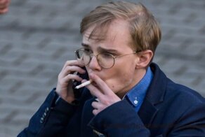 Над хрупким парнем, похожим на 12-летнего пацана, смеялись, пока не узнали, кто он такой