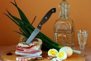 На святое руку поднял: критика сала и его нарезки привела жителя Волгограда к летальному исходу