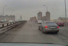 Любитель «шашек» на дороге за рулем Mercedes устроил ДТП