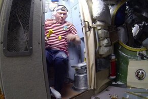 Как ходят в туалет на МКС