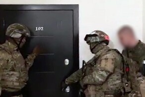 Вдруг как в сказке скрипнула дверь