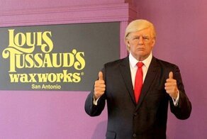 "Били по лицу": в Техасе восковую статую Трампа пришлось спрятать от посетителей