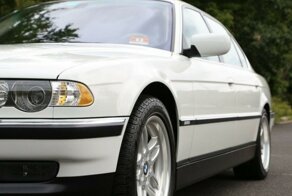 BMW 7-й серии 2000 года в безупречном состоянии
