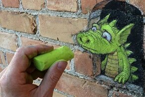 Художник населяет город неведомыми зверюшками