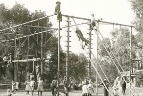 18 детских фотографий из прошлого, от которых у современных  родителей волосы встанут дыбом