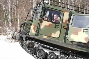 ГАЗ-3351 «Лось» — российская версия шведского вездехода, на котором президент катался по тайге