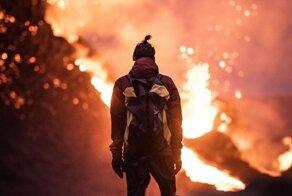 Сфотографироваться с извергающимся вулканом: 19 потрясающих кадров из Исландии