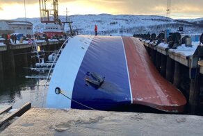 В Норвегии опрокинулся российский траулер