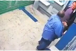 Охранник бразильского банка чуть не застрелил запоздавшего посетителя