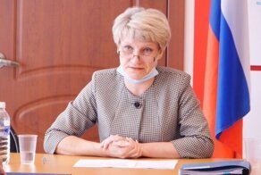 Депутат подрабатывала сторожем и была обвинена в коррупции