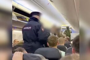 Самолет на Москву развернули в воздухе после полученной пассажирами картинки "Я с ножом"