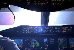 Молния угодила в носовую часть Boeing 737 MAX, когда тот выполнял манёвр перед приземлением