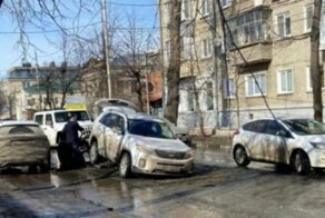 "Две беды России нашли друг друга": внедорожник депутата-единоросса провалился в яму в Ульяновске