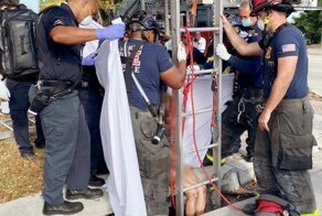 Приплыли: во Флориде спасли женщину, которая заблудилась во время заплыва голышом по городским каналам
