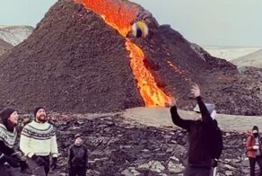 Досуг в Исландии: волейбол у извергающегося вулкана