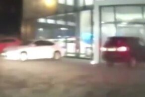 Красноярец из мести протаранил здание Lexus-центра