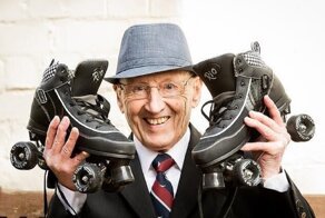 89-летний ветеран устроил ралли на роликах ради голодных