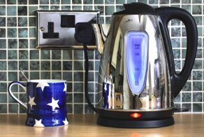 Запах пластика от электрочайника: причины появления и способы устранения