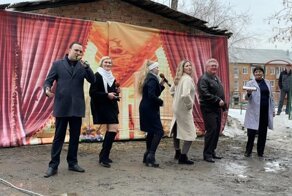 Депутат Госдумы дал концерт в честь 50-летия одной хрущевки