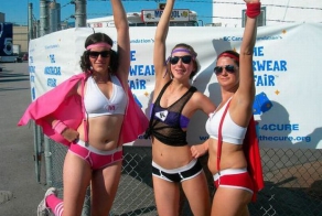 Девушки в сексуальных костюмах супергероев (61 фото)