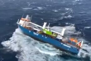 У берегов Норвегии замечен летучий голландец,  ему на выручку уже торопятся спасатели Ever Given