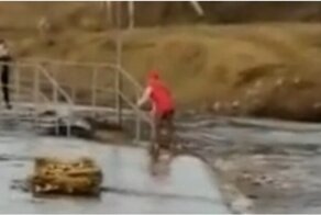 В Башкирии девочку на роликах чуть не смыло сильным потоком воды