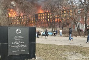 К тушению пожара на Октябрьской набережной в Петербурге привлекли армию
