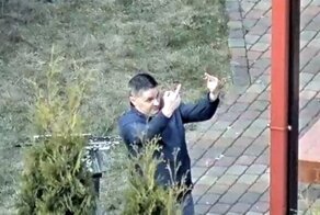 Дипломат РФ в Латвии устроил шумную вечеринку, а недовольным соседям показывал неприличные жесты