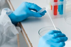 С помощью ДНК-теста мужчина нашёл единокровного брата, о котором никто не знал