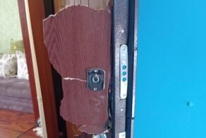 Ошибочка получилась: ОМОН выбил дверь и ушёл